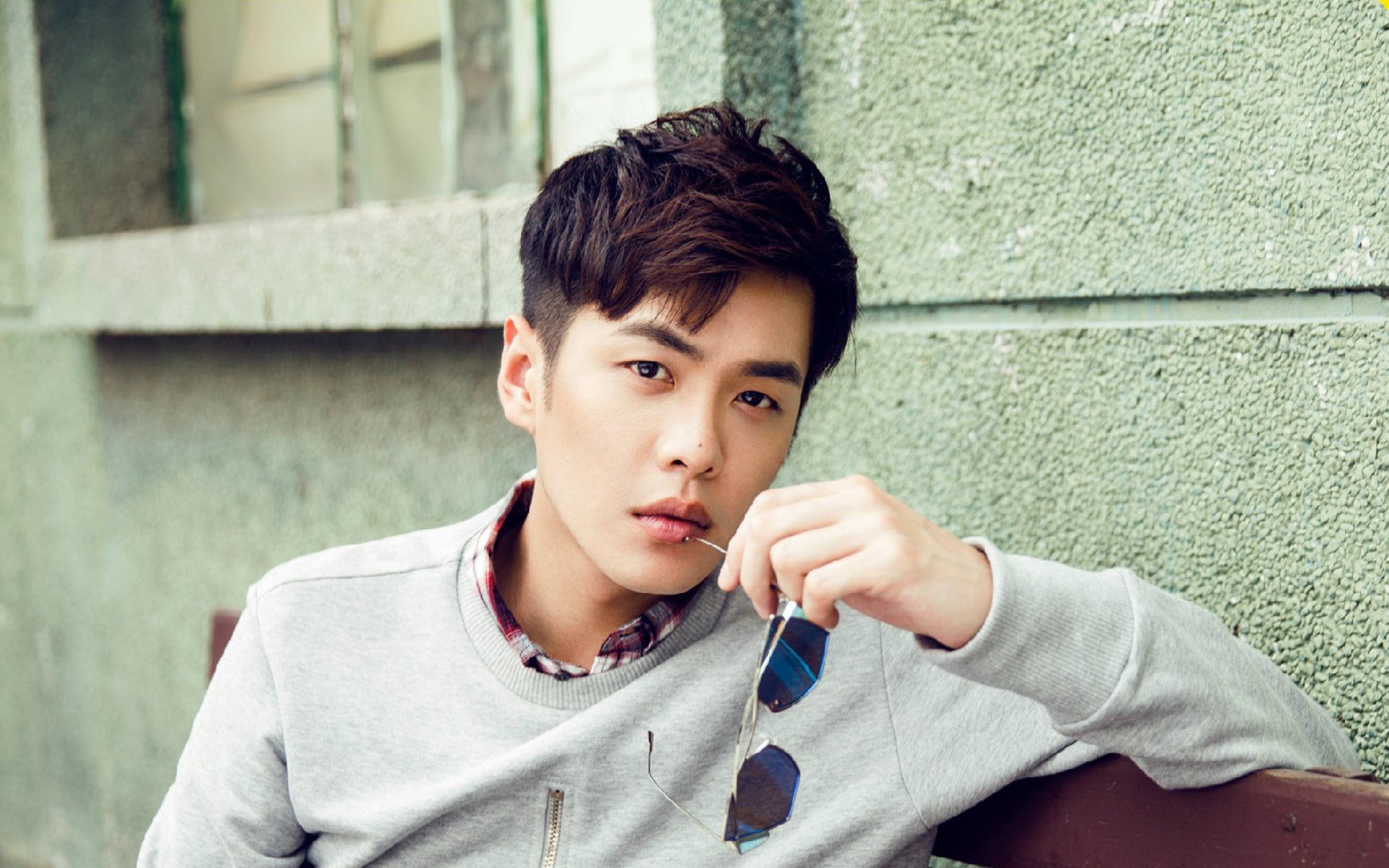 开云体育-湖滨赛道上，运动员尽展风采，xs贵还是x贵